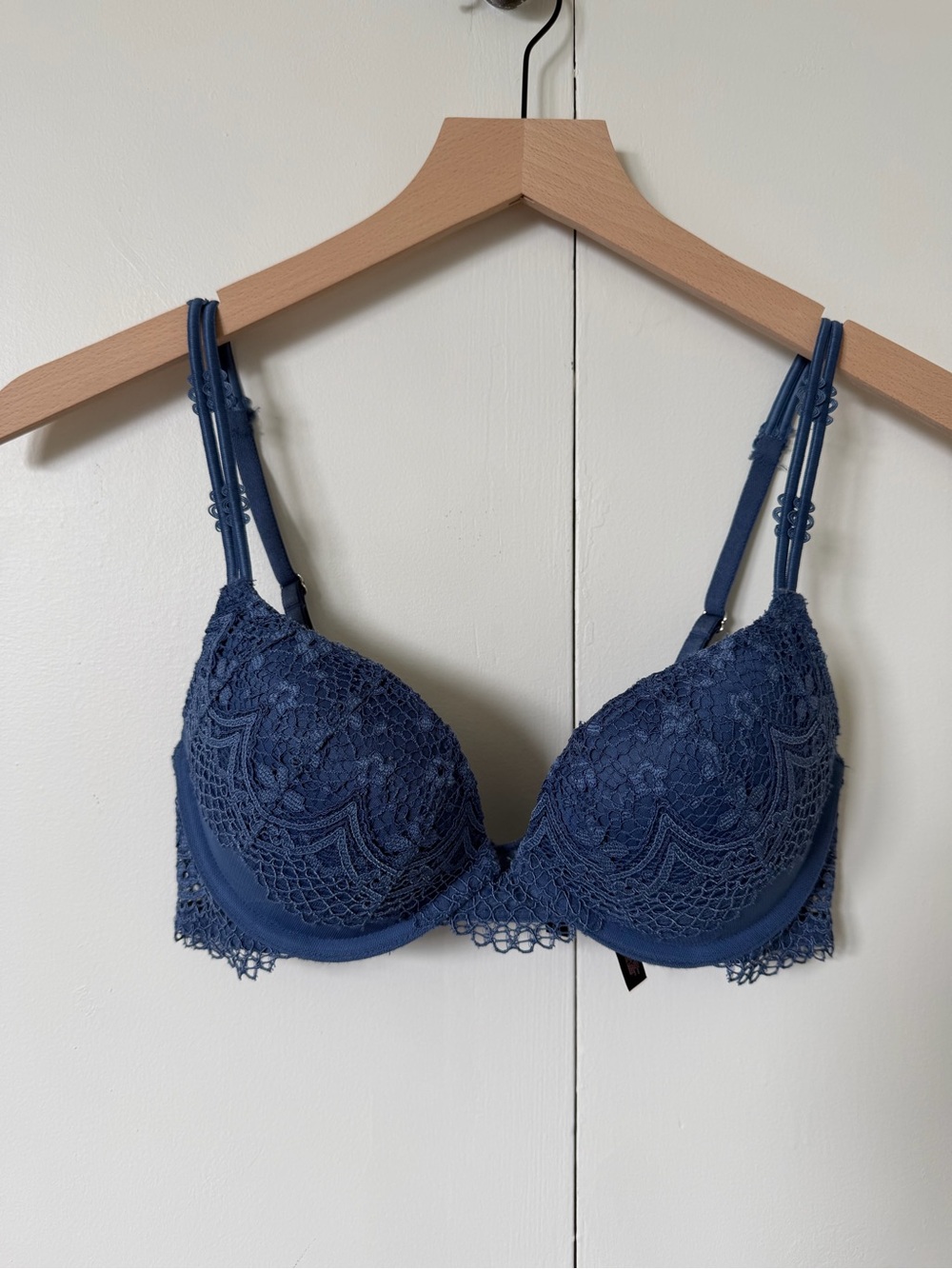 Like New Victoria's Secret Very Sexy Push-Up Lace Bra
